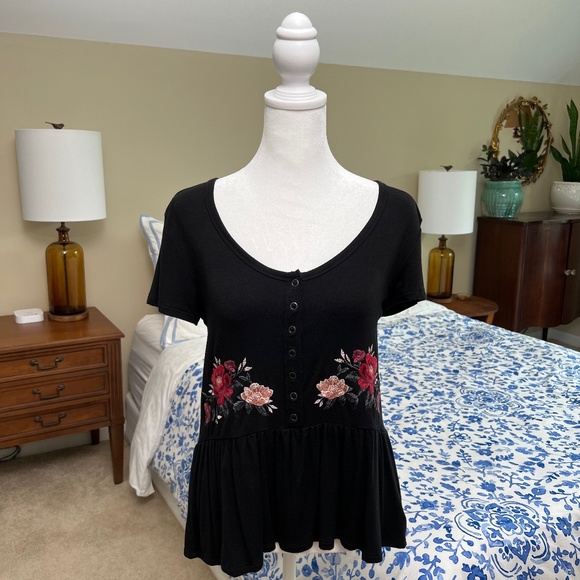 NWOT Women's American Eagle Soft & Sexy Embroidered Floral Black Knit Top XS - Picture 2 of 16